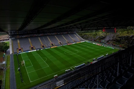 Việc khán giả không được phép vào sân vì yêu cầu phòng dịch Covid-19 đã góp phần lớn khiến các câu lạc bộ châu Âu thiệt hại 7 tỷ euro trong 2 mùa giải qua. (Ảnh: UEFA)