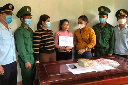 Đối tượng Nang Xi Sup La cùng tang vật.