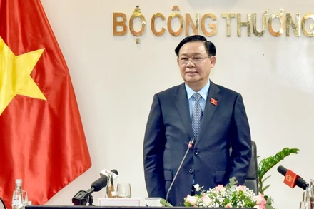 Chủ tịch Quốc hội Vương Đình Huệ phát biểu tại buổi làm việc với Bộ Công thương. (Ảnh: Duy Linh)