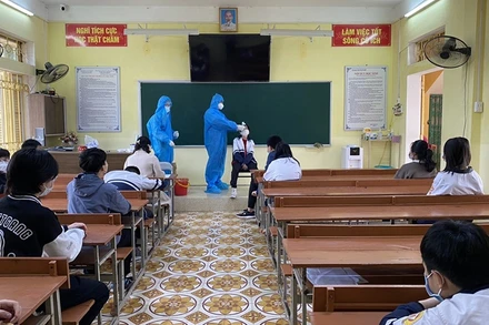 Các trường học trên địa bàn thành phố Tuyên Quang đẩy nhanh việc xét nghiệm Covid-19 cho học sinh.