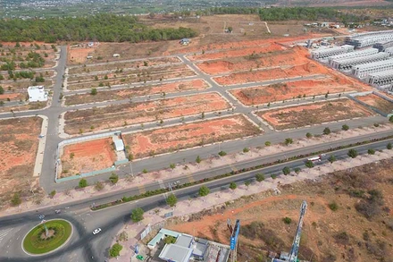 Dự án Khu thương mại dịch vụ và dân cư Tân Việt Phát 2, thuộc quỹ đất hai bên đường 706B (nay là đường Võ Nguyên Giáp và đường Nguyễn Thông), phường Phú Hài, thành phố Phan Thiết (Bình Thuận).