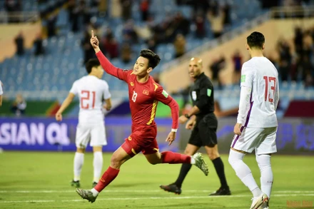 Hồ Tấn Tài mang về bàn thắng mở tỷ số ngay phút thứ 9. (Ảnh: TRẦN HẢI)