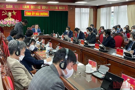 Lãnh đạo tỉnh Hải Dương thảo luận hợp tác đầu tư với các doanh nghiệp Ấn Độ.