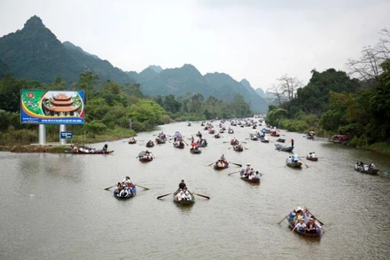 Từ ngày 16/2, du khách sẽ được trẩy hội chùa Hương.