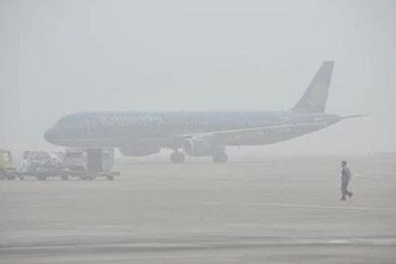 Sương mù dày đặc tại sân bay Nội Bài khiến nhiều chuyến bay không thể hạ cánh. (Ảnh: Tổng Công ty quản lý bay Việt Nam cung cấp)