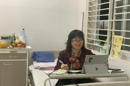 Tiết học đặc biệt từ Bệnh viện Nhiệt đới Trung ương của cô Dung. (Ảnh: NHÂN VẬT CUNG CẤP)