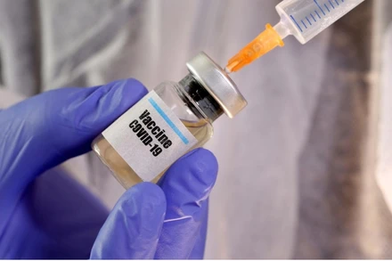 Vaccine của AstraZeneca được đánh giá là ứng viên đang dẫn đầu trong cuộc chạy đua toàn cầu nhằm tìm ra vaccine ngừa Covid-19. (Ảnh: Reuters)