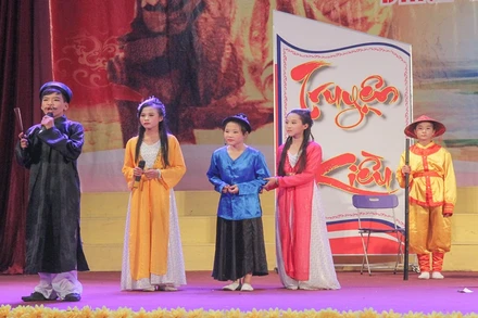 Học sinh Nghi Xuân biểu diễn trò Kiều. 