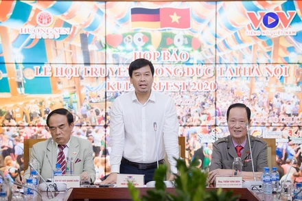 Ban tổ chức cung cấp thông tin cho báo chí về Lễ hội. 