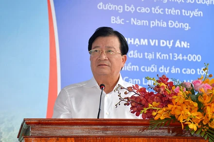 Phó Thủ tướng Chính phủ Trịnh Đình Dũng phát biểu chỉ đạo và phát lệnh khởi công xây dựng Dự án thành phần đoạn Vĩnh Hảo - Phan Thiết thuộc dự án xây dựng một số đoạn đường bộ cao tốc trên tuyến bắc – nam phía đông.