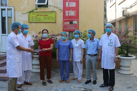 Bệnh nhận 620 được công bố khỏi bệnh tại bệnh viện đa khoa tỉnh Hà Nam