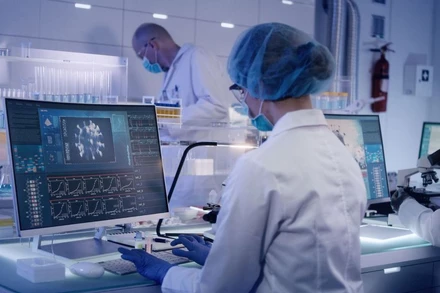 Khoảng 2.000 người được cho là đã tình nguyện tham gia thử nghiệm mang tính thử thách này. Ảnh: Sky News.