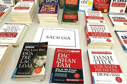 Sách giả các đầu sách của First News - Trí Việt. Ảnh: First News - Trí Việt.