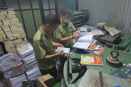 Thu giữ hàng tấn sách giả tại Hà Nội