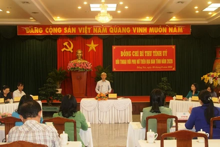 Bí thư Tỉnh ủy Đồng Nai Nguyễn Phú Cường trả lời tại buổi đối thoại.