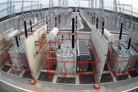 Máy biến áp AT1 (500/220/35kV - 900MVA) tại Trạm biến áp 500kV Chơn Thành. (Ảnh: QUANG THẮNG)