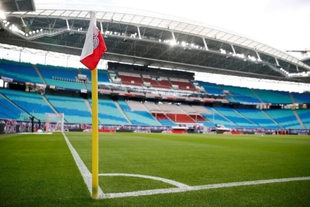 Phần lớn các giải đấu lớn của bóng đá thế giới đều đang diễn ra trên sân không có khán giả do ảnh hưởng của Covid-19. (Ảnh: Reuters)