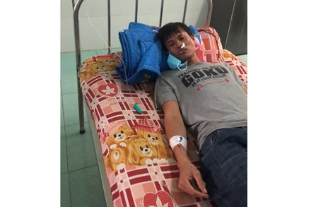 Điều dưỡng Nguyễn Đình Cường nhập viện điều trị vì bị đánh dẫn đến đa chấn thương.