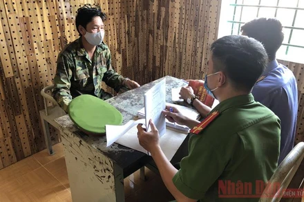 Đối tượng Vi Đức Sao tại cơ quan Công an thành phố Gia Nghĩa.