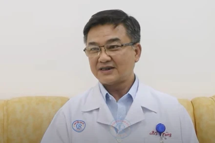 TS, BS Lê Quốc Hùng – Trưởng Khoa Bệnh nhiệt đới, Bệnh viện Chợ Rẫy.