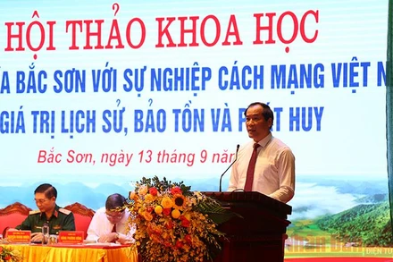 Đồng chí Dương Xuân Huyên, Phó Chủ tịch UBND tỉnh Lạng Sơn phát biểu tại hội thảo.