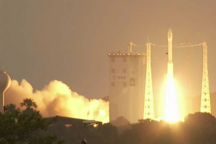 Tên lửa đẩy Arianespace Vega của châu Âu mang theo vệ tinh Napa-1 của Thái Lan được phóng lên từ vùng lãnh thổ Guiana thuộc Pháp. (Ảnh: Bangkok Post)