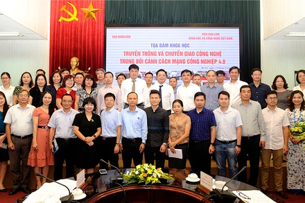 Các đại biểu dự Tọa đàm khoa học “Truyền thông và chuyển giao công nghệ trong bối cảnh cách mạng công nghiệp 4.0”. Ảnh: ĐĂNG KHOA
