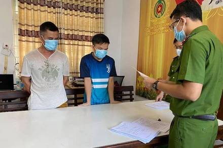 Các đối tượng liên quan vụ án tại cơ quan điều tra.