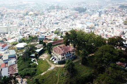 Khu vực đồi Dinh và công trình Dinh tỉnh trưởng (cũ)