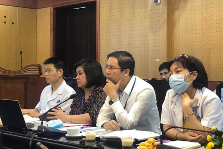 Lãnh đạo Bệnh viện Da liễu Trung ương cung cấp thông tin cho báo chí.