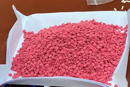 Số viên nén ma túy giấu trong bao gạo.