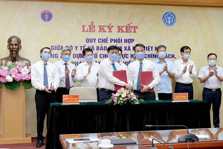 Ký kết quy chế phối hợp về triển khai chính sách bảo hiểm y tế
