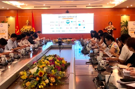 Toàn cảnh buổi ra mắt Cẩm nang chuyển đổi số.