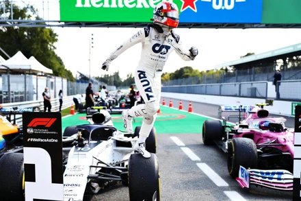 Gasly xúc động khi giành được chiến thắng đầu tiên. (Ảnh: F1)