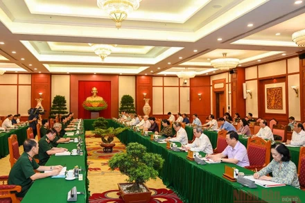 Tập thể Bộ Chính trị làm việc với Thường vụ Quân ủy Trung ương, sáng 12-9. (Ảnh: DUY LINH)