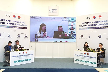 Toàn cảnh chương trình tại đầu cầu Hà Nội.