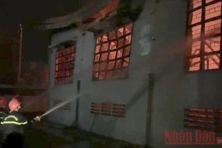 Nỗ lực dập lửa