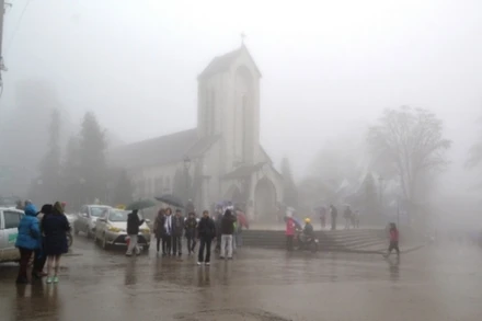 Sa Pa chìm trong rét hại 12,2 độ C ngay giữa tiết thu.