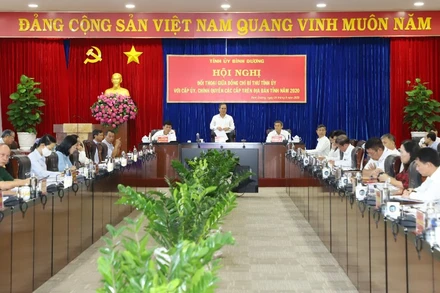 Bí thư Tỉnh ủy Bình Dương đối thoại với cấp ủy, chính quyền các cấp trên địa bàn tỉnh.