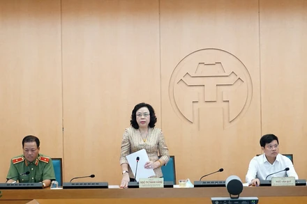 Phó Bí thư Thành uỷ Hà Nội Ngô Thị Thanh Hằng chỉ đạo các biện pháp phòng, chống dịch Covid-19.