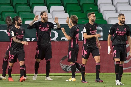 Các cầu thủ Real ăn mừng chiến thắng đầu tiên ở mùa giải mới. (Ảnh: Real Madird)