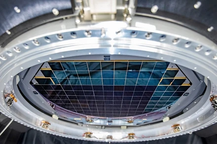 Cảm biến có kích thước siêu lớn giúp chụp ảnh một lần với độ phân giải 3.200 MP. (Ảnh: SLAC)