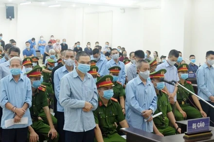 Trong quá trình xét hỏi, các bị cáo trong vụ án giết người, chống người thi hành công vụ đều thừa nhận hành vi phạm tội.