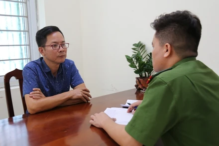 Đối tượng Nguyễn Mạnh Toàn tại cơ quan công an.