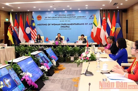 Quang cảnh Hội nghị trực tuyến “Thúc đẩy vai trò của nữ nghị sĩ trong bảo đảm việc làm và thu nhập của lao động nữ”. Ảnh: DUY LINH