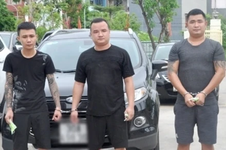 Ba đối tượng trong băng nhóm đòi nợ thuê vừa bị bắt giữ.