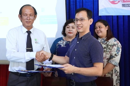 Ký kết triển khai dự án xét nghiệm gen miễn phí cho thai phụ khó khăn vùng sông nước Cà Mau.