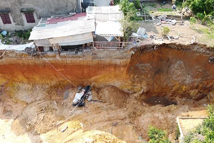Hiện trường vụ sập ta-luy khiến bốn người tử vong.