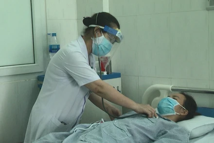 Một bệnh nhân bị ngộ độc sau ăn Pate Minh Chay đang điều trị tại Bệnh viện ĐK Vĩnh Đức