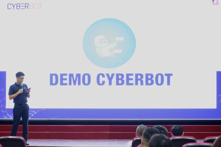 Thử nghiệm nền tảng Viettel Cyberbot ngay tại lễ ra mắt.